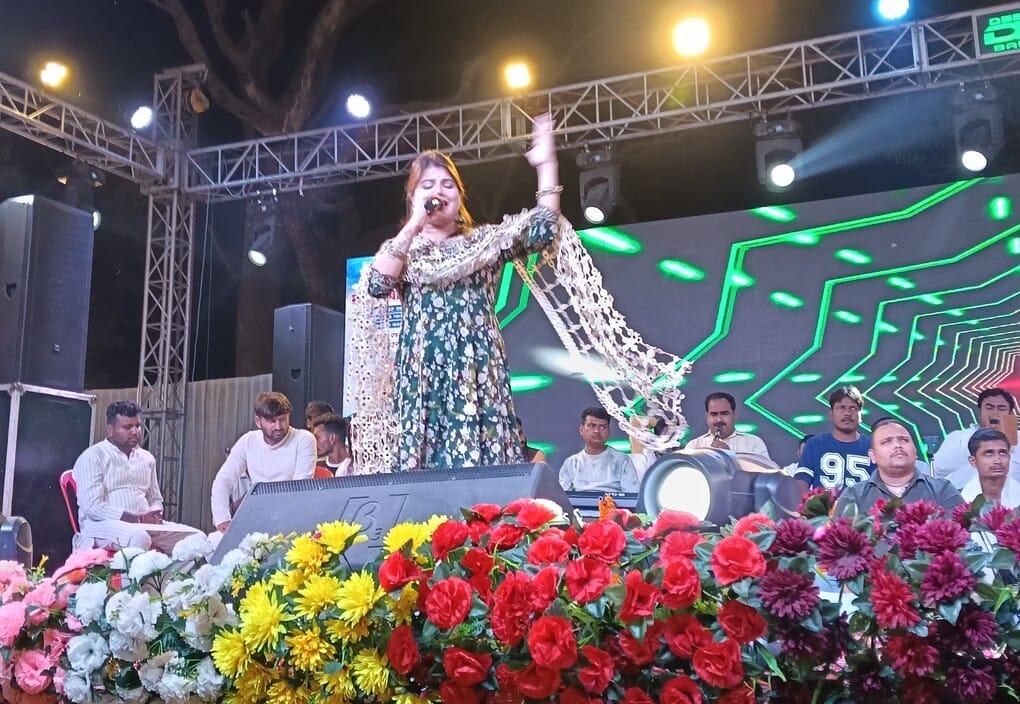 Artists enthralled in Kharika-Bhakhar Mahotsav