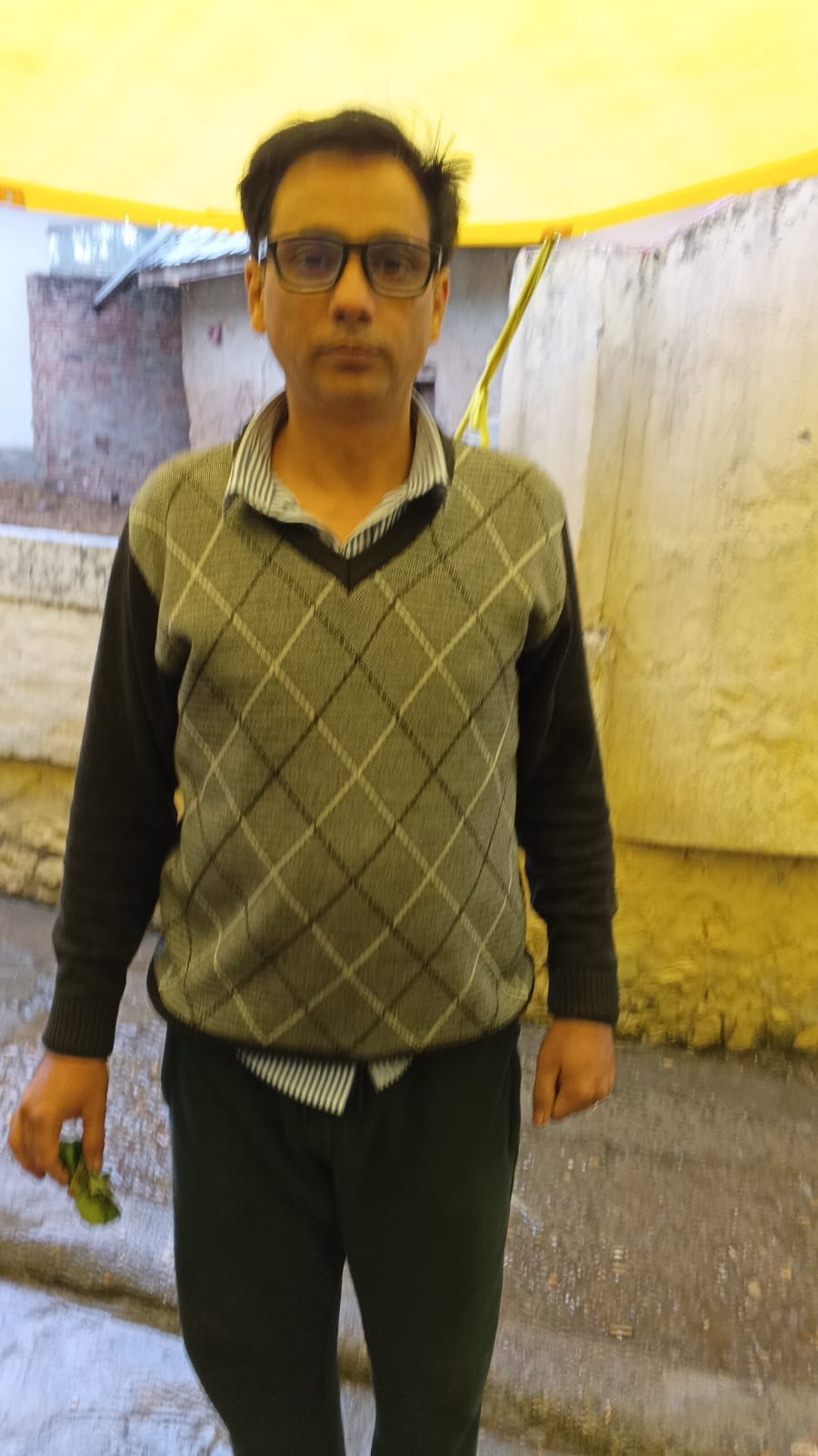 Chakmoh Gas Agency store is empty, the operator said where to get the cylinder from