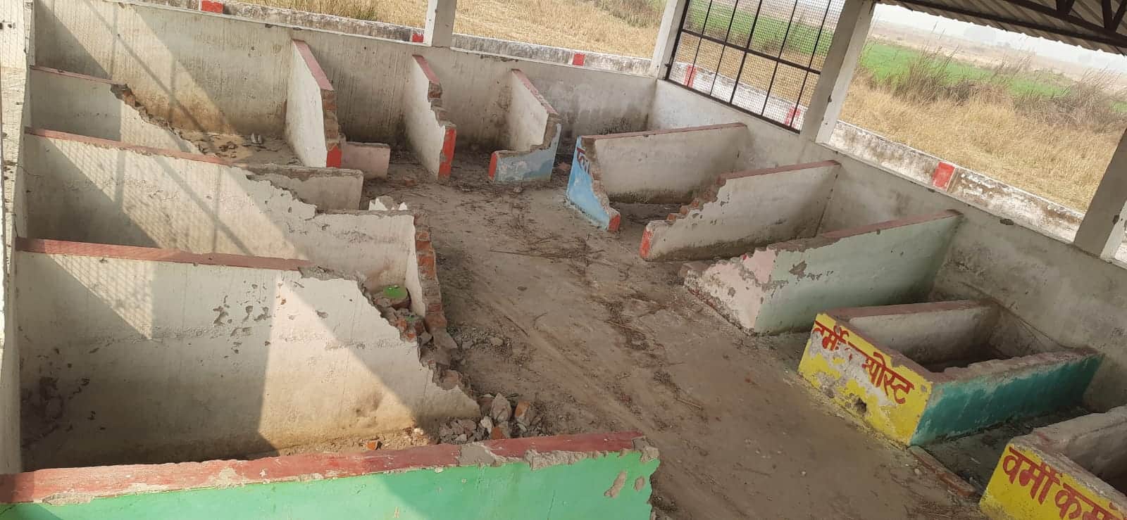 सरवां में क्षतिग्रस्त आरारसी। संवाद