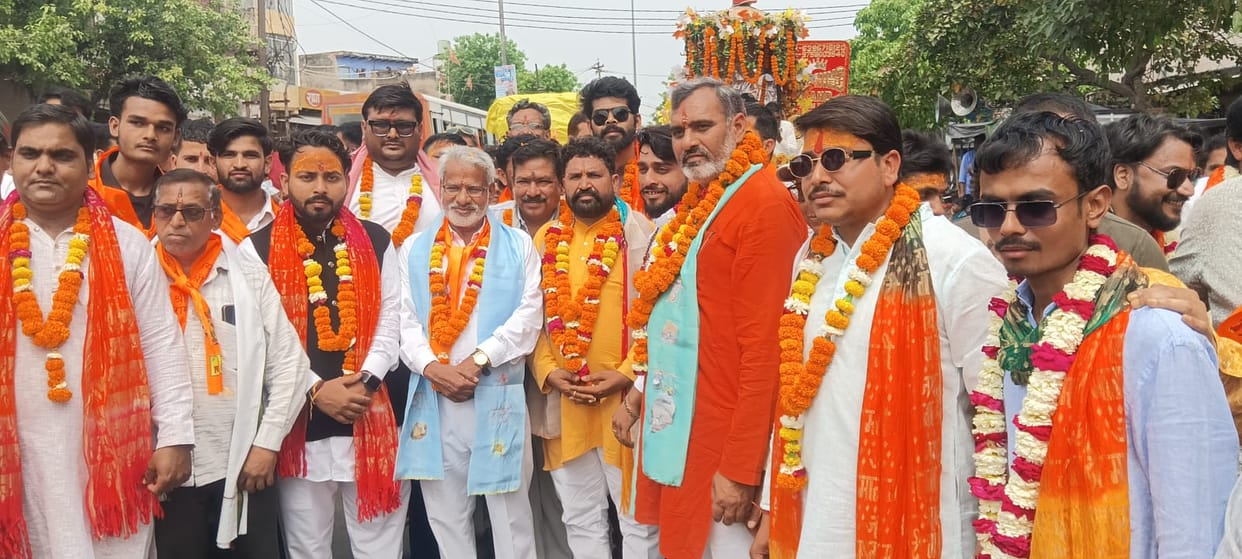 A grand procession of Lord Rama was taken out with great pomp.