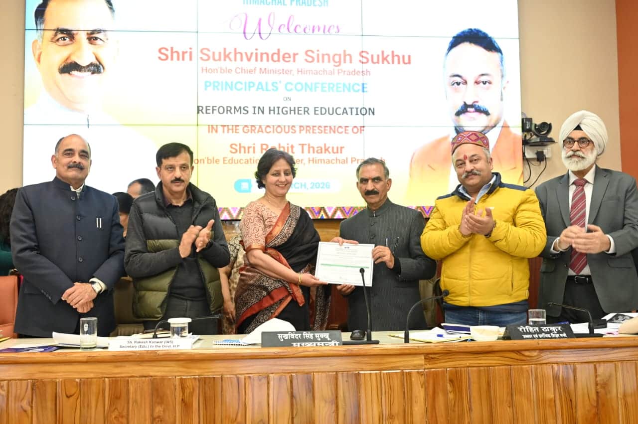 शिमला में आयोजित प्रिंसिपल कॉन्फ्रेंस में राजकीय महाविद्यालय दाड़लाघाट की प्राचार्या डॉ. रुचि र