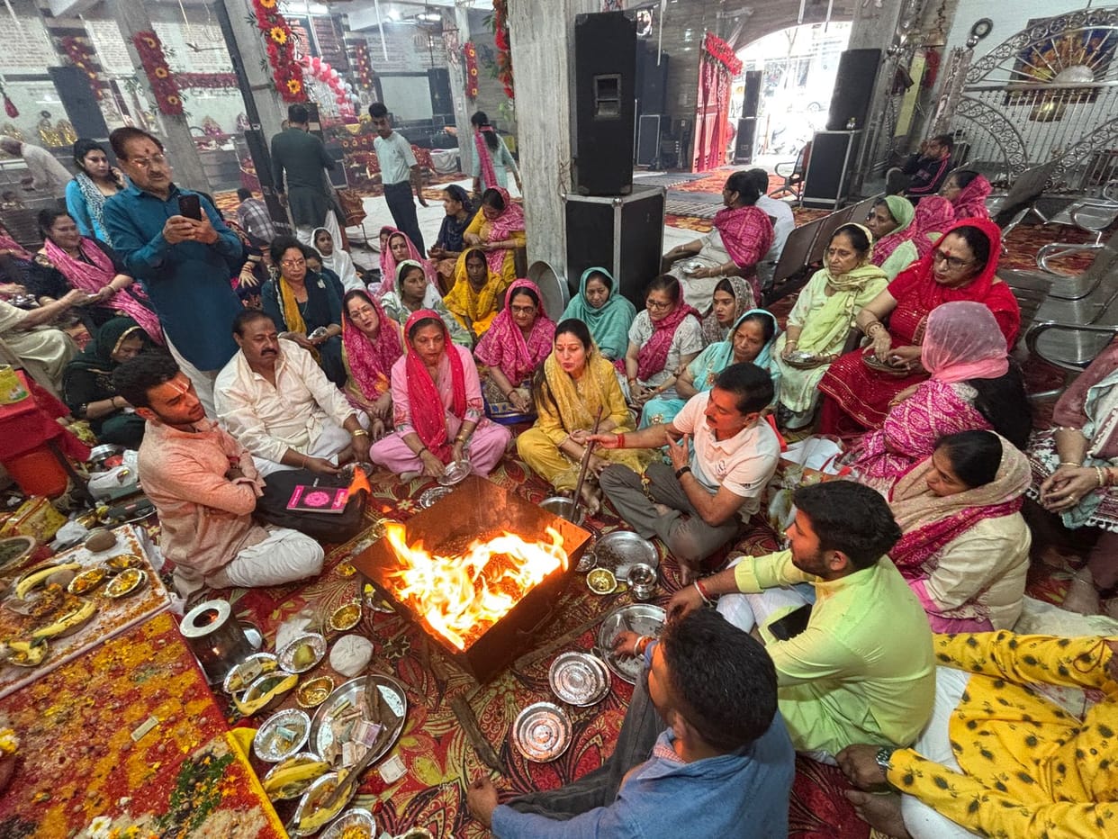 Devotees were overwhelmed with emotion upon hearing the episode of the friendship between Lord Krishna and Sudama