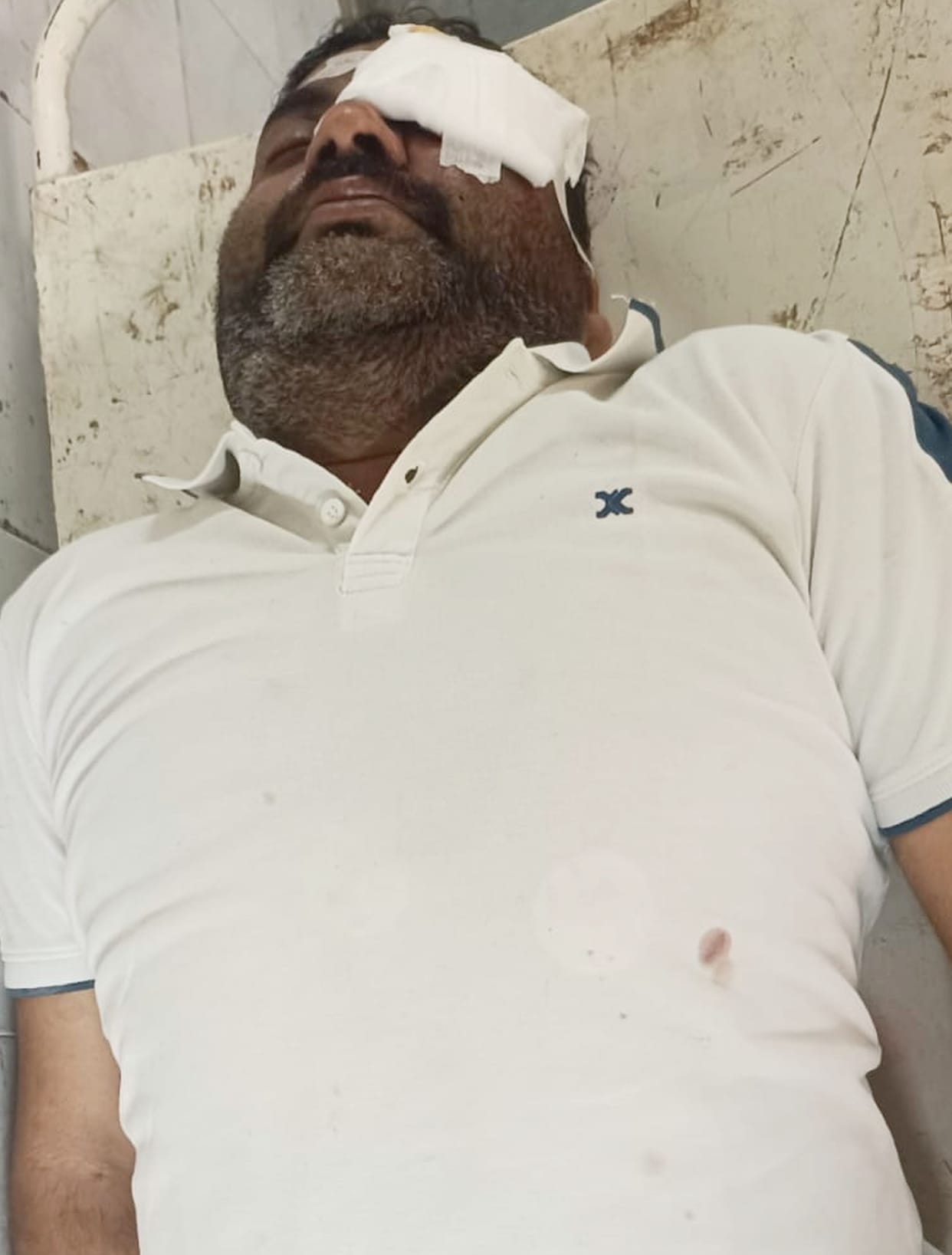 Pradhan's house attacked with sharp weapons during dispute settlement, 10 injured