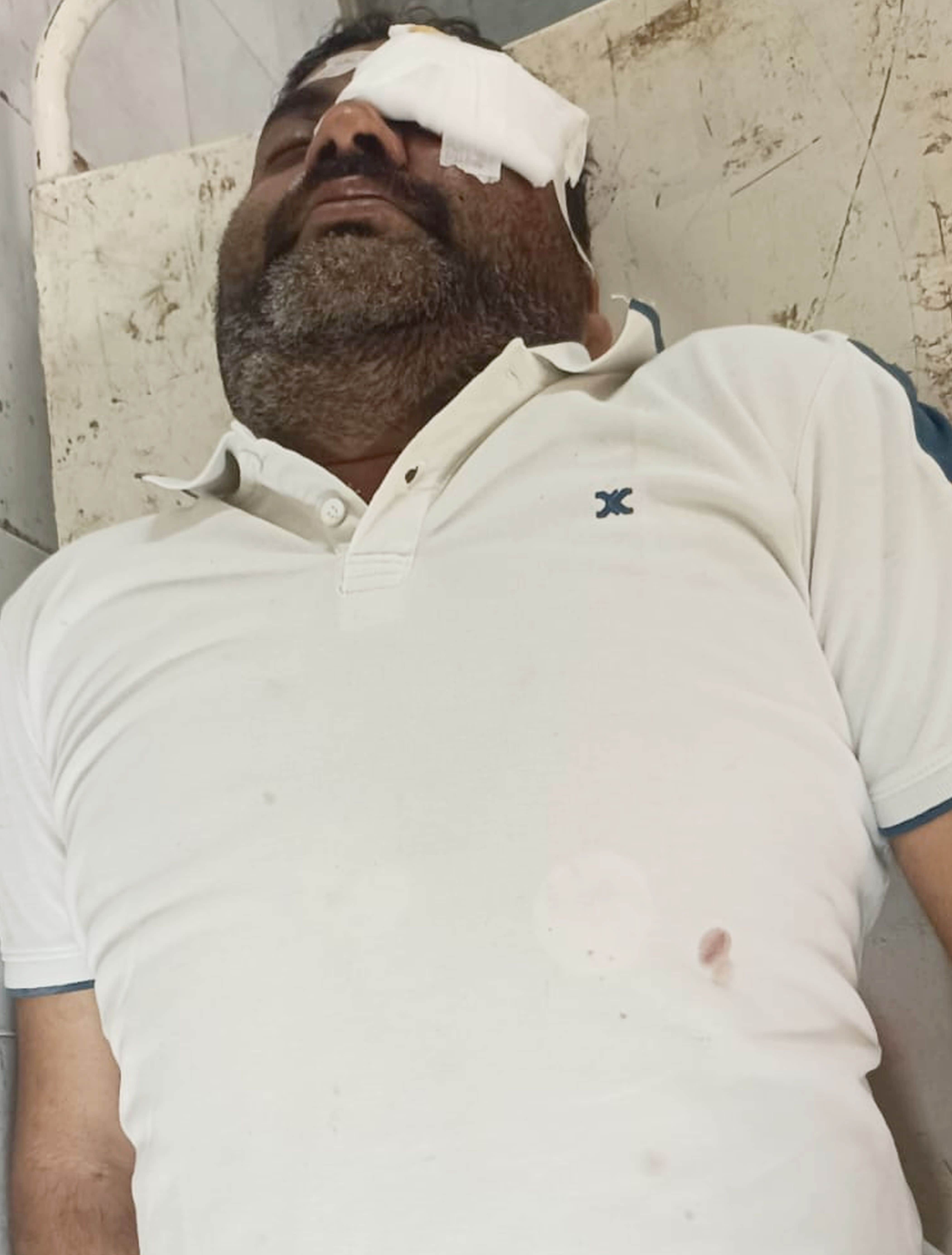 फ़ोटो-26-घायल ग्राम प्रधान। संवाद