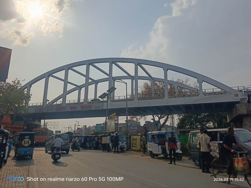 तालाब चौराहा स्थित ओवरब्रिज।  संवाद