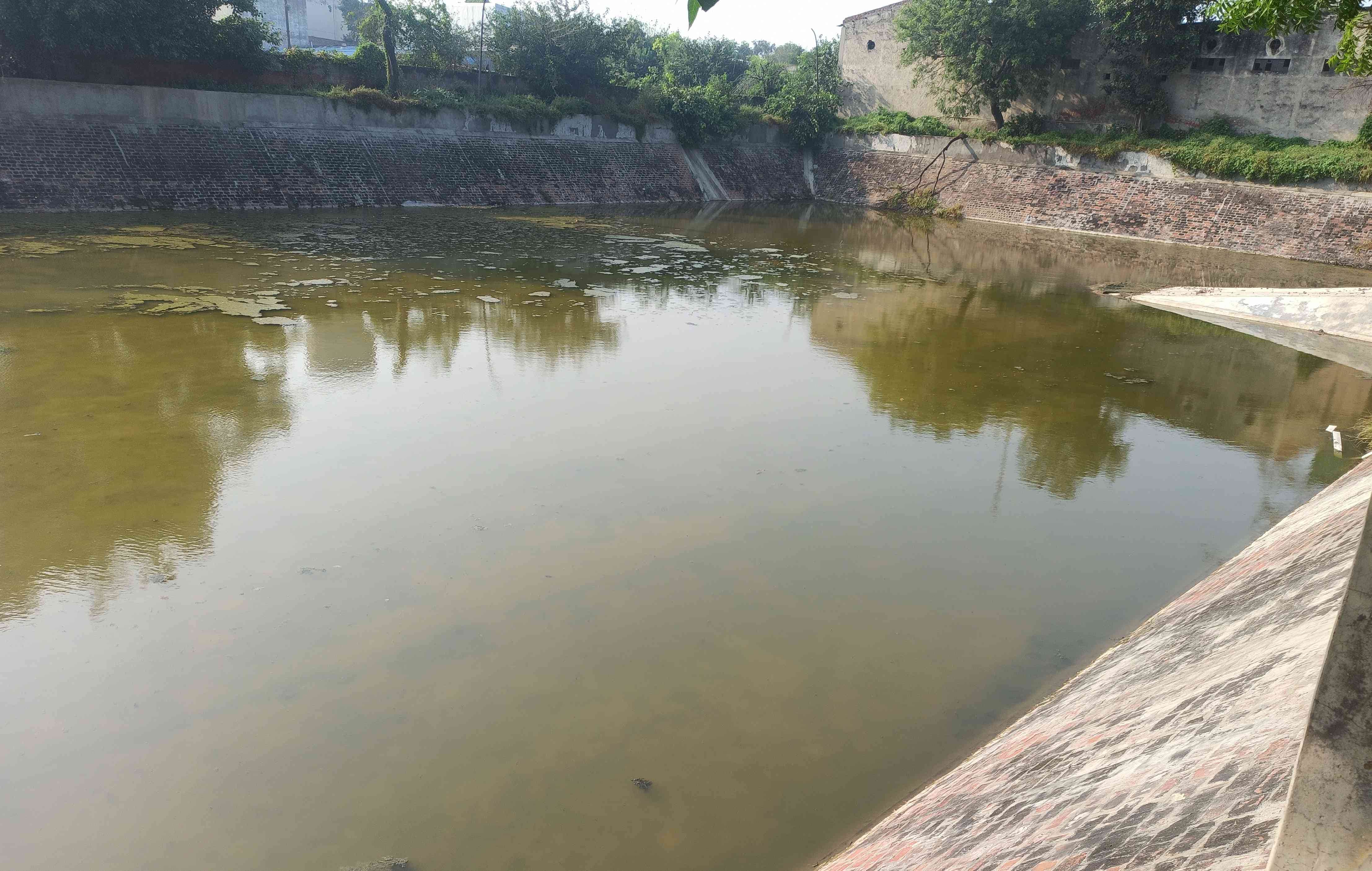 09-आईडीसी स्थित बूस्टर का पेयजल स्टोरेज टैंक। अमर उजाला