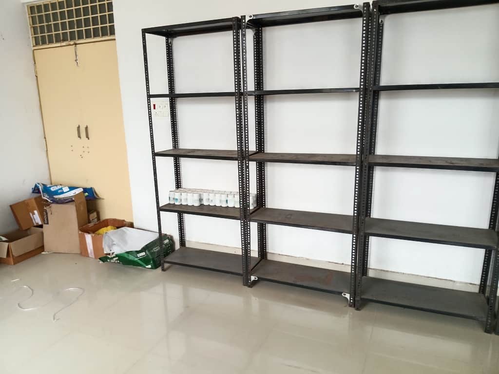 1 आयुष चिकित्सालय सिराथू में खाली पड़ा दवा का स्टॉक संवाद