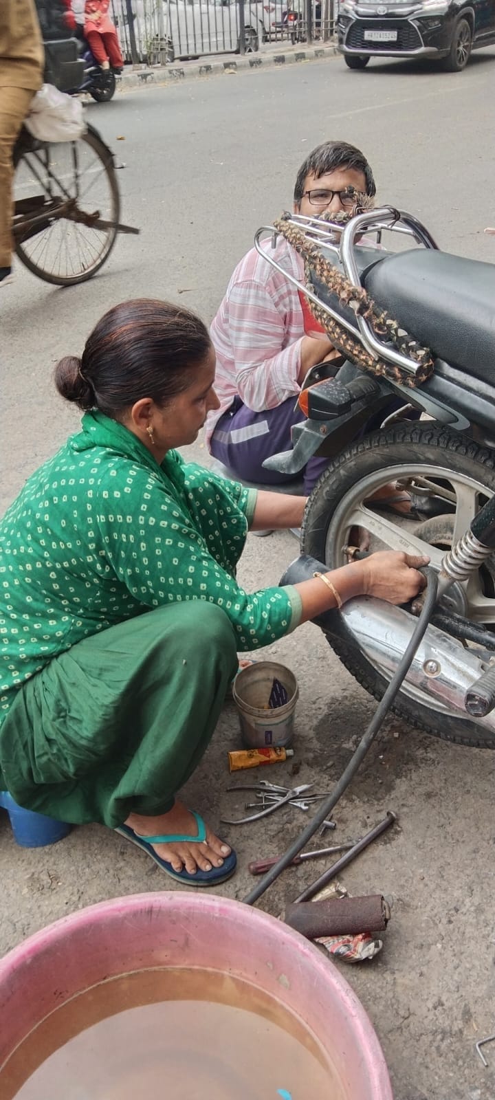 When her husband fell ill, Mukesh repaired the puncture and started the car of life in rohtak