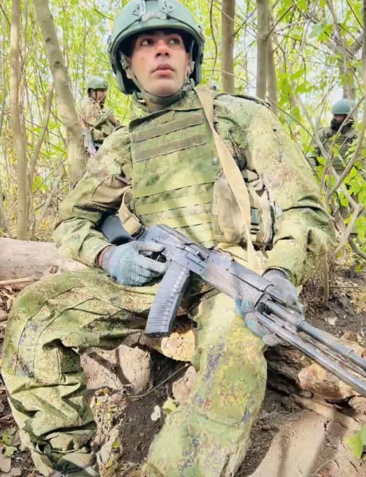 Went to Russia and wore a uniform... Geetik's breath stopped at the Donbas border