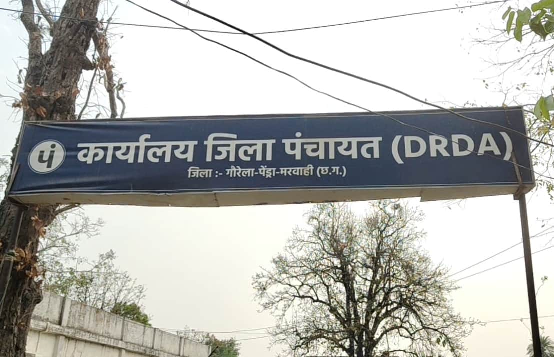 8 पंचायत सचिव निलबिंत।।