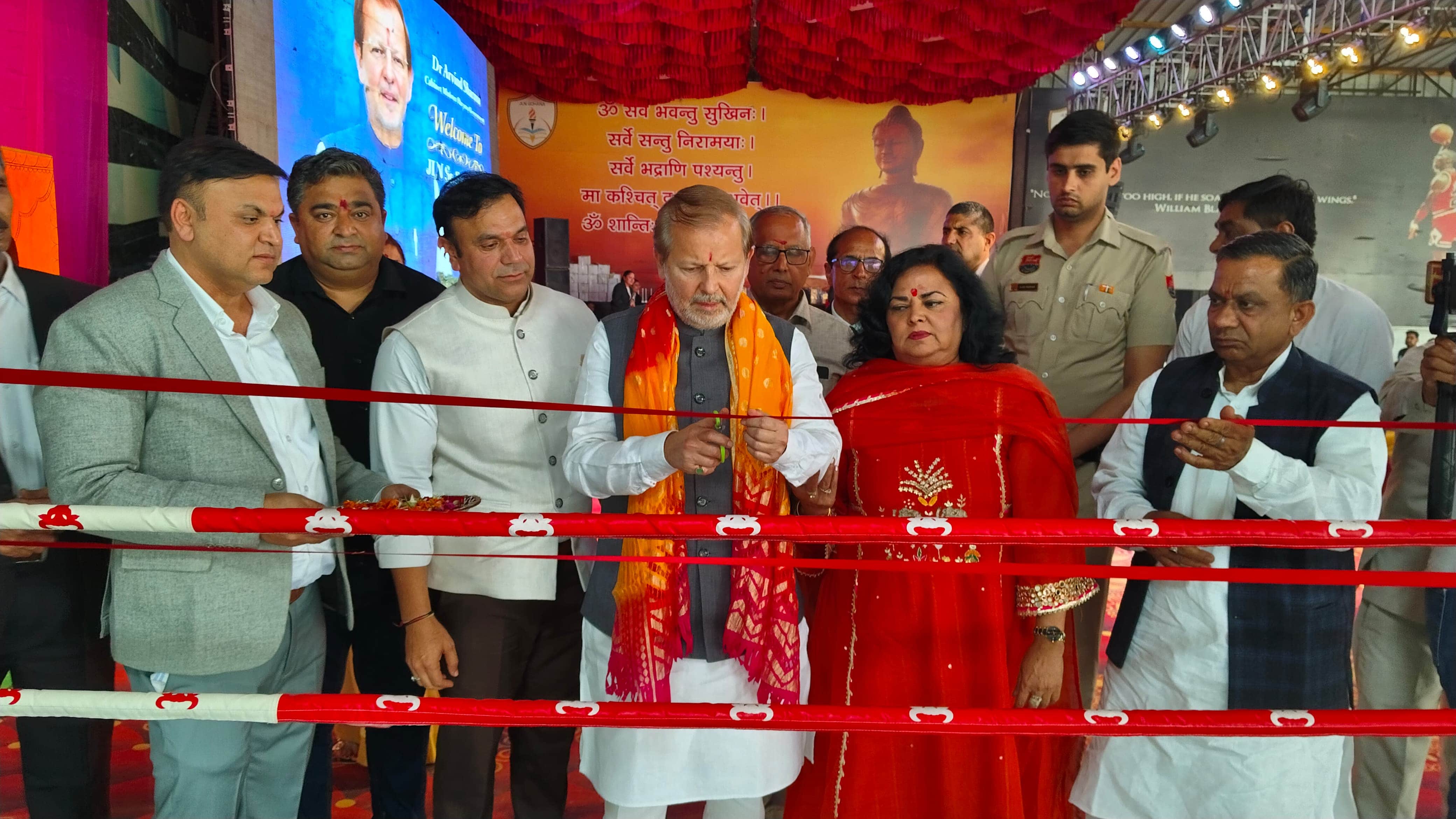 बॉक्सिंग अकादमी का उद्घाटन करते डॉ अरविंद शर्मा और उनकी पत्नी रीटा शर्मा। स्रोत : प्रवक्ता