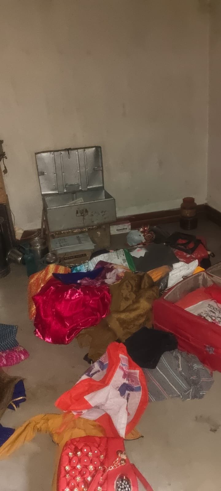Jewellery and cash worth lakhs stolen from the homes of a property dealer and four others