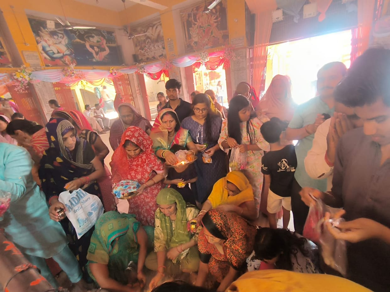Worship Mother Chandraghanta and raise slogans