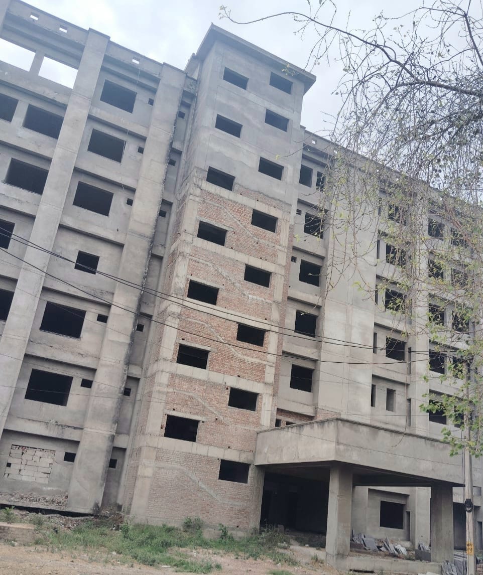 Hospital built at a cost of crores is incomplete