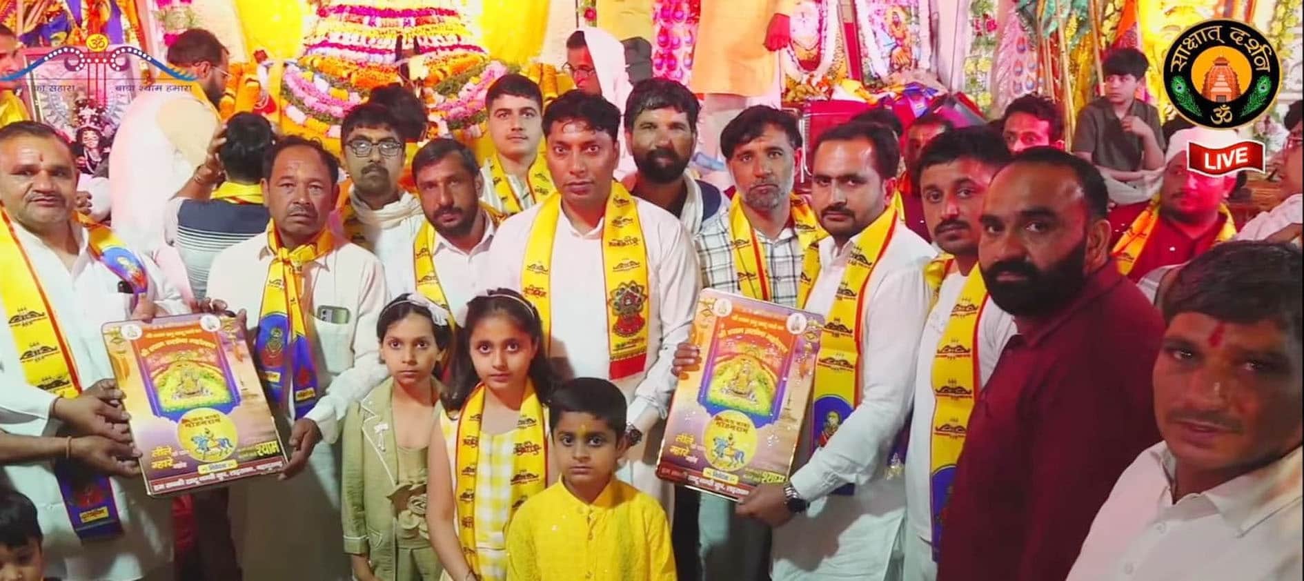 -फोटो 86 : श्रीश्याम महोत्सव में अतिथियों का सम्मान करते आयोजन कमेटी सदस्य व ग्रामीण। स्रोत समि