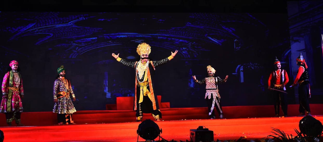 Spectators mesmerized by Lavani dance