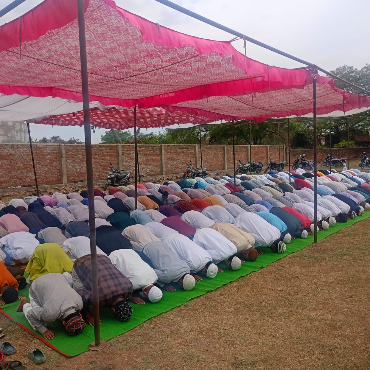 After offering Eid prayers, prayers were offered for peace and brotherhood.