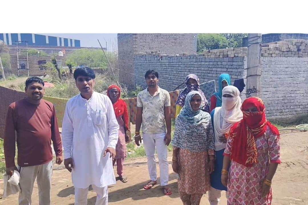 फोटो : सोनीपत के गांव खिजरपुर जटमाजरा में सरकार के खिलाफ रोष जताते ग्रामीण व जिला पार्षद। स्र