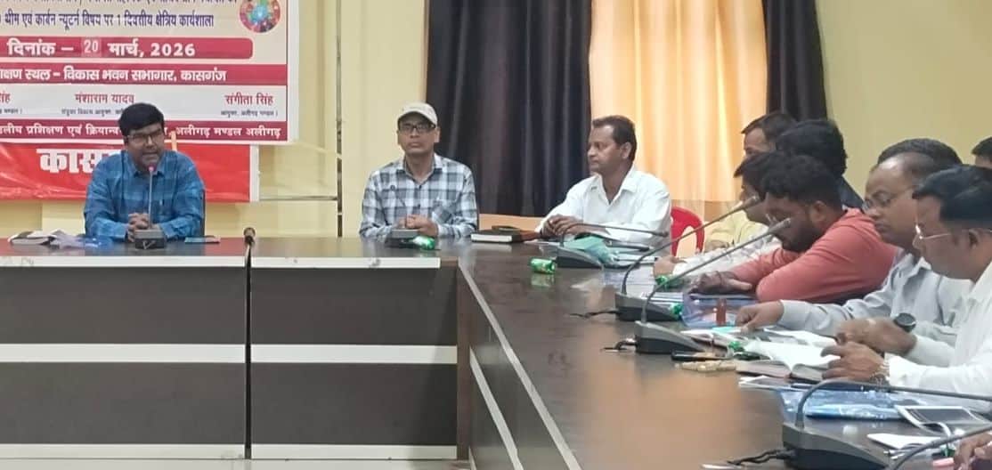 फोटो33विकास भवन सभागार में आयोजित प्रशिक्षण में जानकारी देते डीपीआरओ राजेश चौरसिया। संवाद