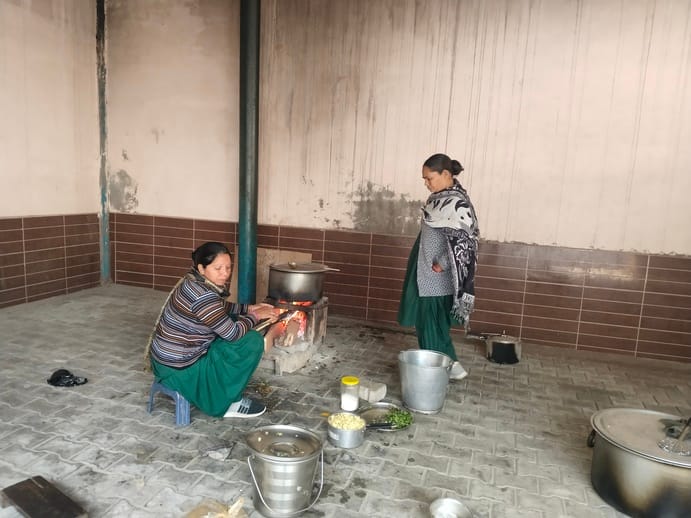 The education department will train 1,420 mid-day meal cooks in the district