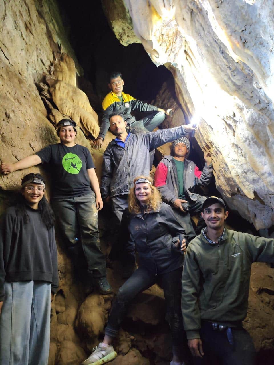 गंगोलीहाट में गुफा में शोध के लिए पहुंची जवाहर लाल नेहरू वैज्ञानिक अनुसंधान केंद्र बंगलुरू की भ