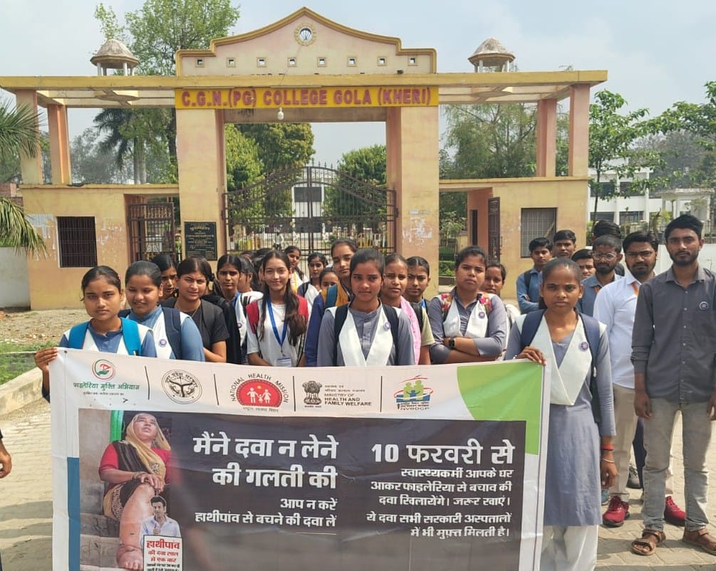 Students gave the message of social service by serving the elderly