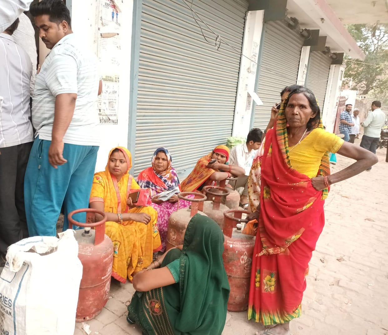 Difficulties in getting cylinders even after booking
