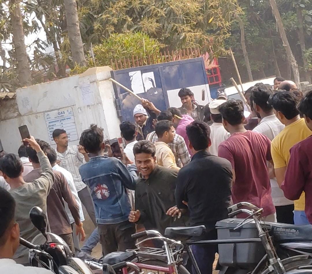 Bricks and stones were thrown for the cylinder, two injured