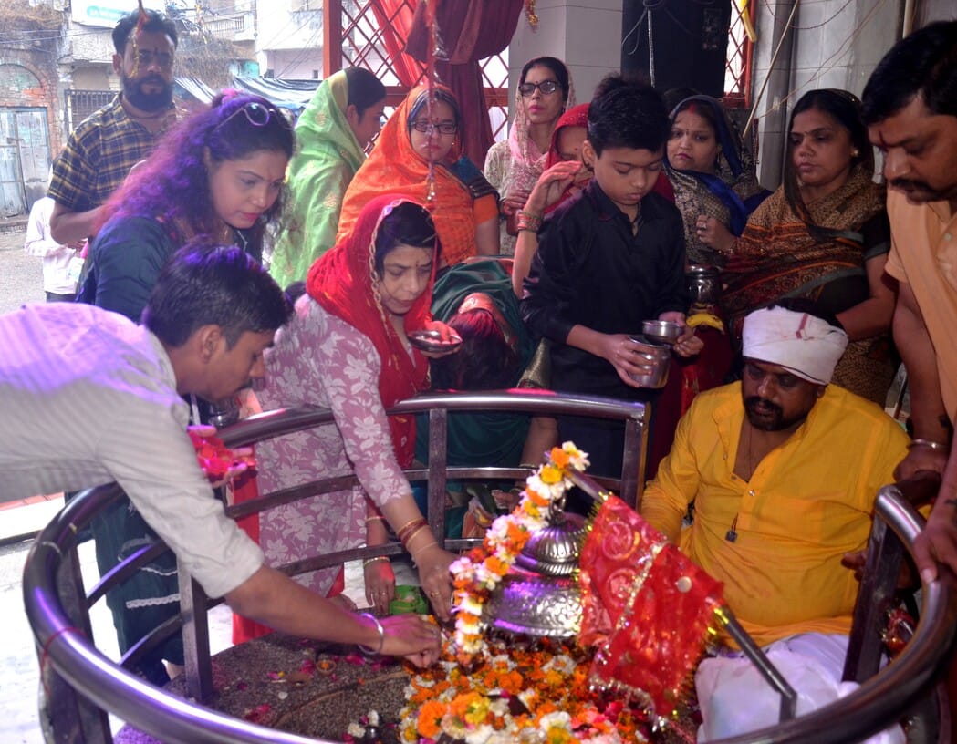 Crowds gathered to see Devi Brahmacharini