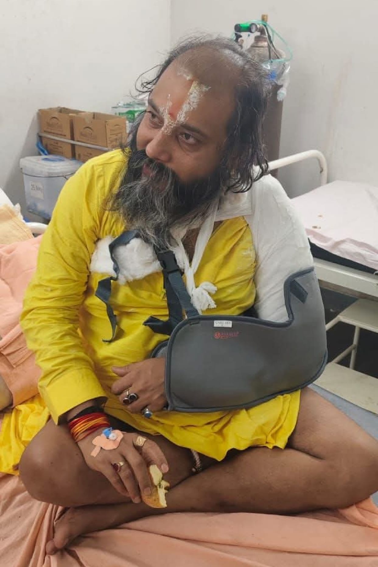 Chitrakoot's yoga guru Ravi Shankar Maharaj injured in an accident