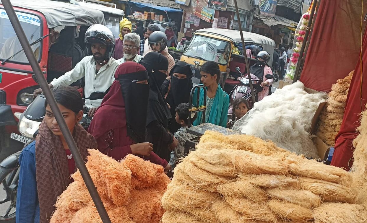 Markets Abuzz... Demand for Tricolor and Kimami Sevaiyan Soars