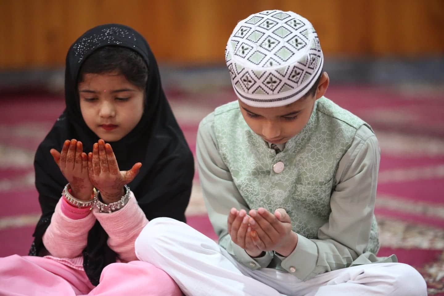 कुल्लू में ईद के मौके पर नमाज अदा करते बच्चें।-संवाद