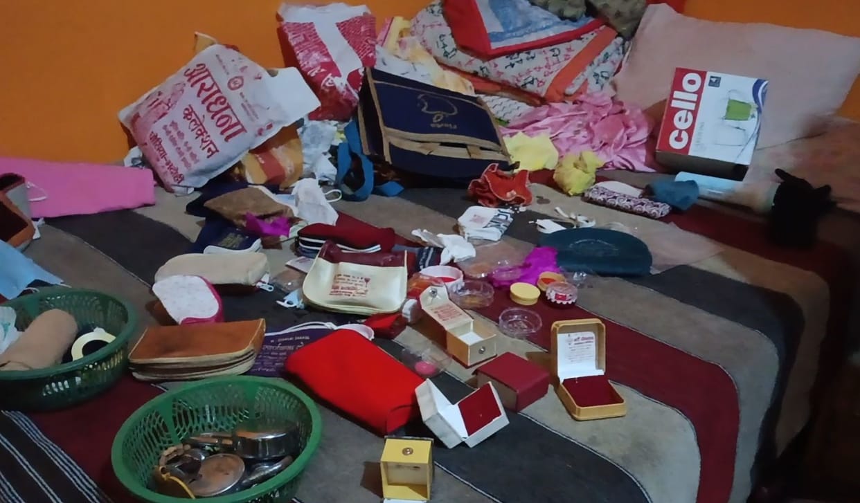 Jewelry worth 20 lakh stolen from teacher's house