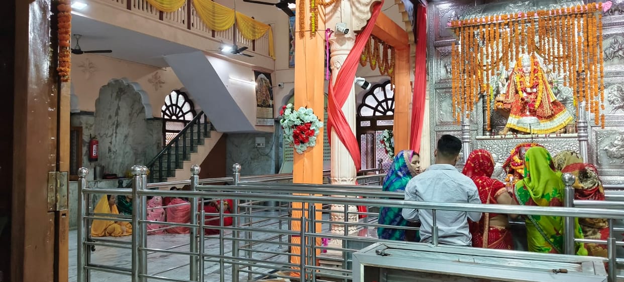 Devotees worshipped Goddess Brahmacharini in temples and prayed for knowledge.