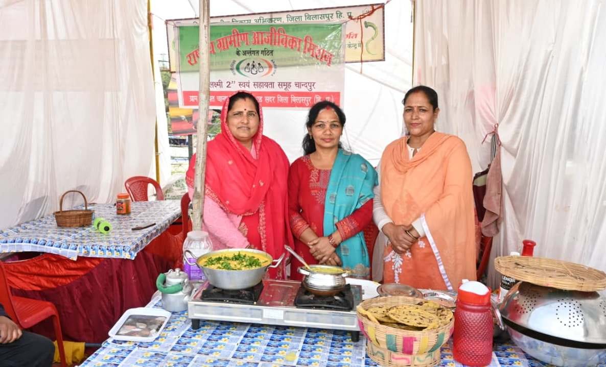 People are liking maize bread, mustard greens and curry very much.