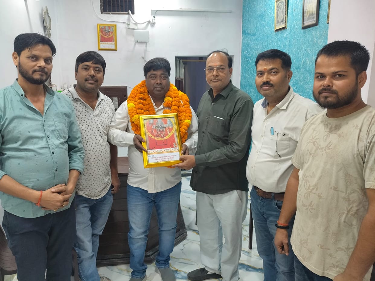 Deepu, who saved lives during a cylinder blast, honored.
