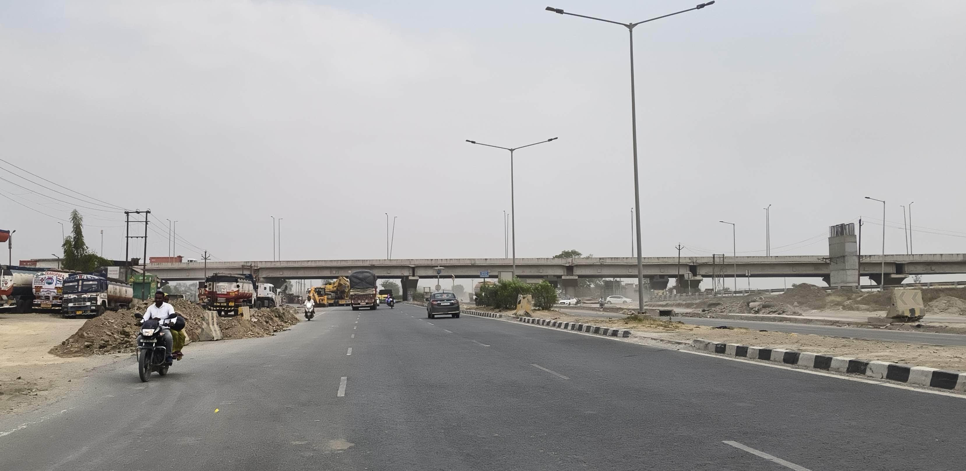 पीडीडीयू नगर में छाया रहा बादल। संवाद