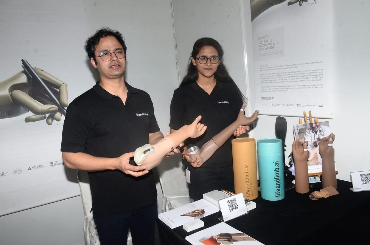 Artificial Hand Capable of Lifting 10 kg, Will Be Able to Sign