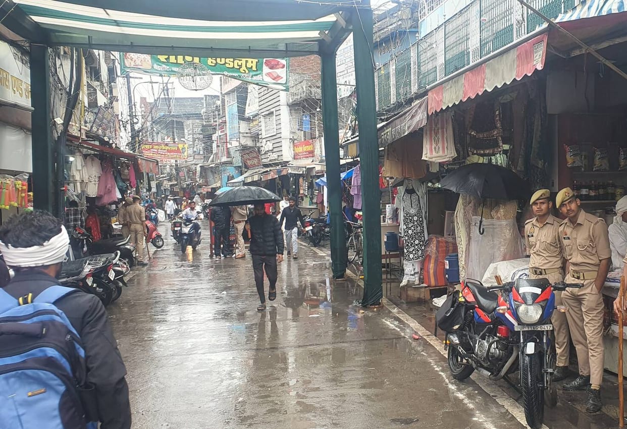 24 Hours of Drizzle Brings Temperature Down by 10 Degrees; Waterlogging Becomes a Problem
