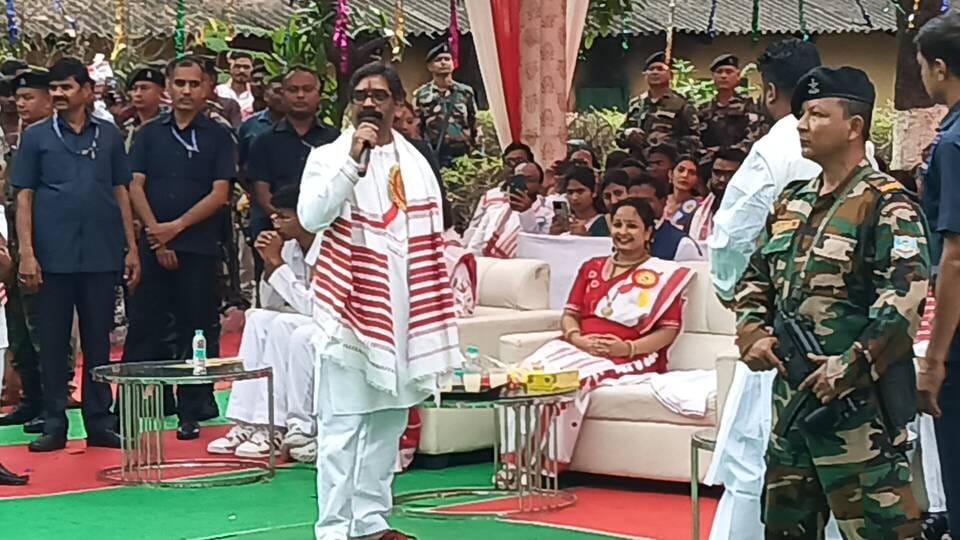 Celebration of nature festival Sarhul, CM Hemant Soren and several public representatives performed puja