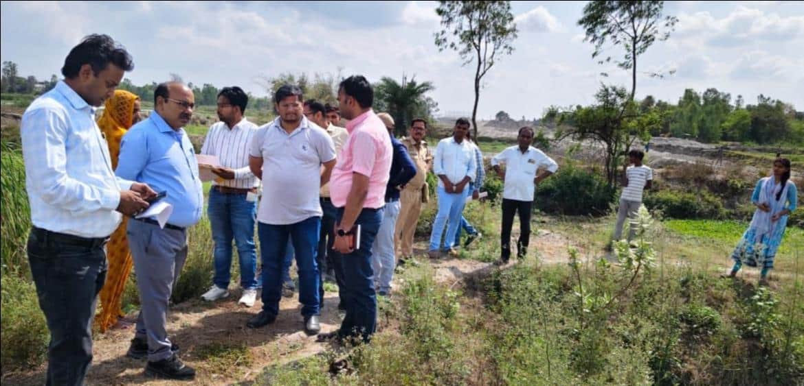 शाहगंज पट्टे की जमीन बनी बाधा, एडीएम भू-राजस्व ने किया स्थलीय निरीक्षण। स्रोत-संवाद