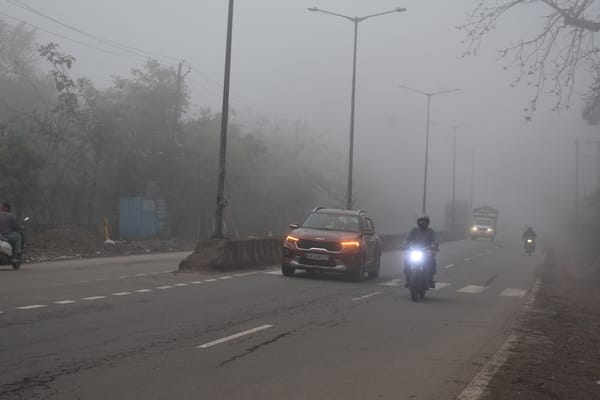Fog covered the sky after the rain, cold weather was felt