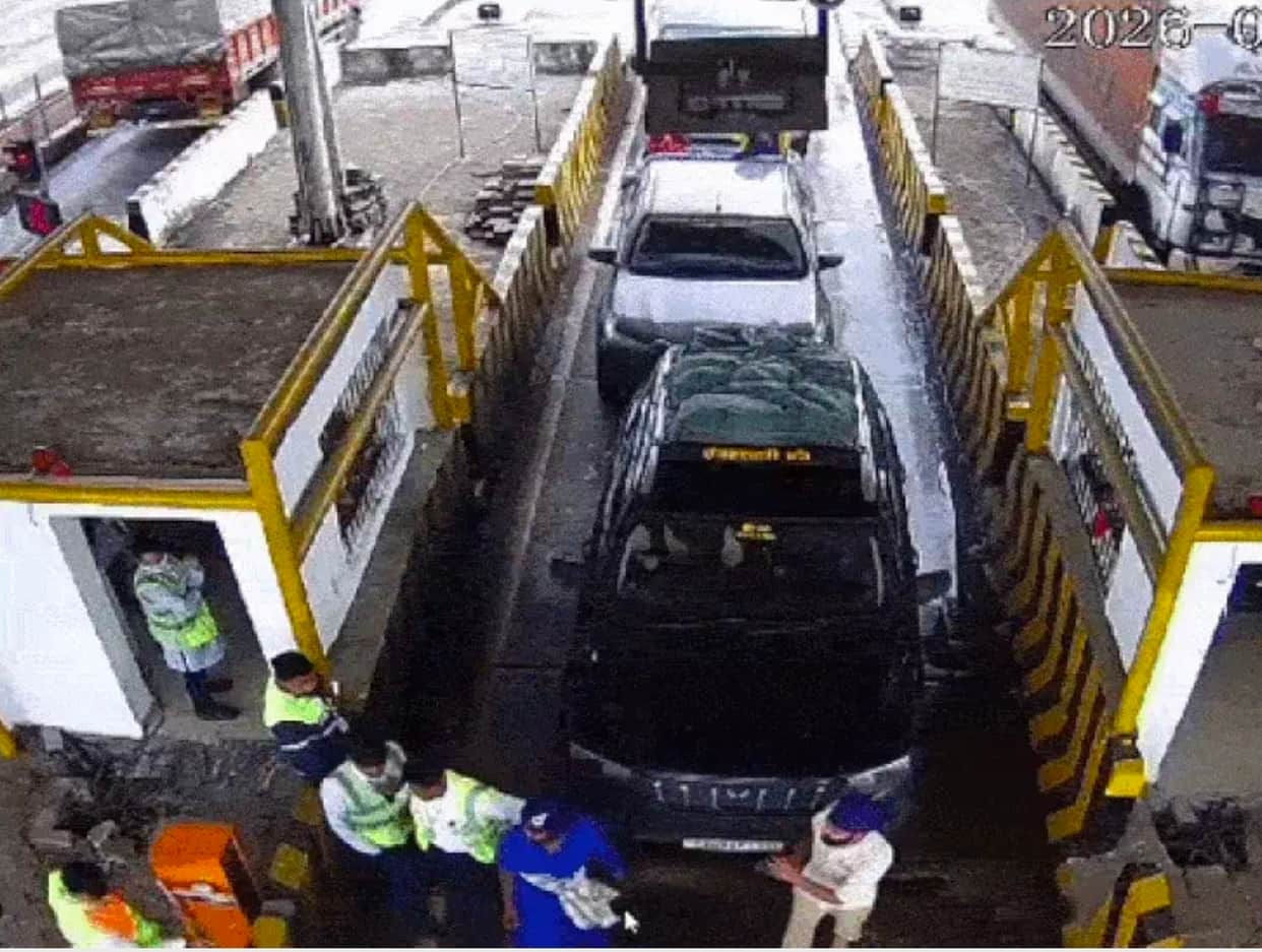 Nihangs attack toll plaza: Employees beaten up for breaking barrier, caught on CCTV