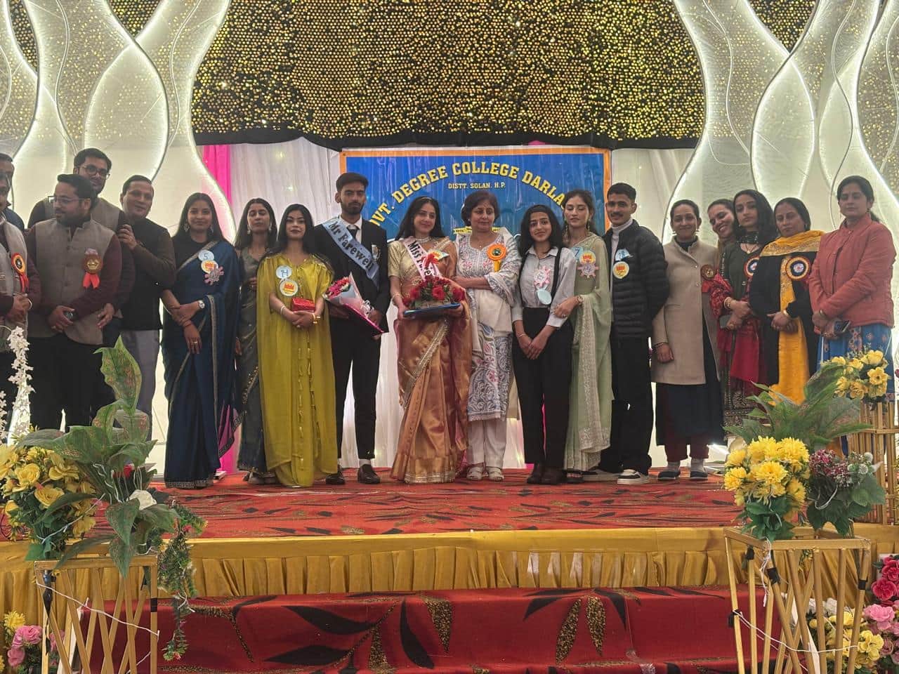 दाड़लाघाट महाविद्यालय में फेयरवेल समारोह में मिस्टर व मिस फेयरवेल सहित विजेता विद्यार्थियों को स