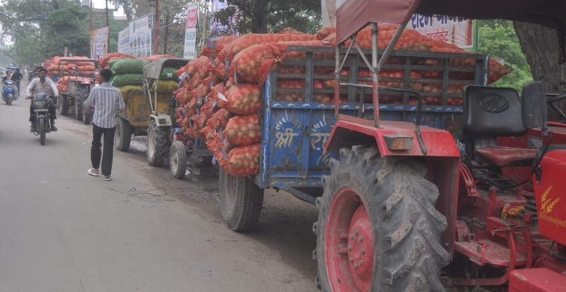 85% of cold storages are full, potatoes are being sold in the market for four to six rupees per kg.