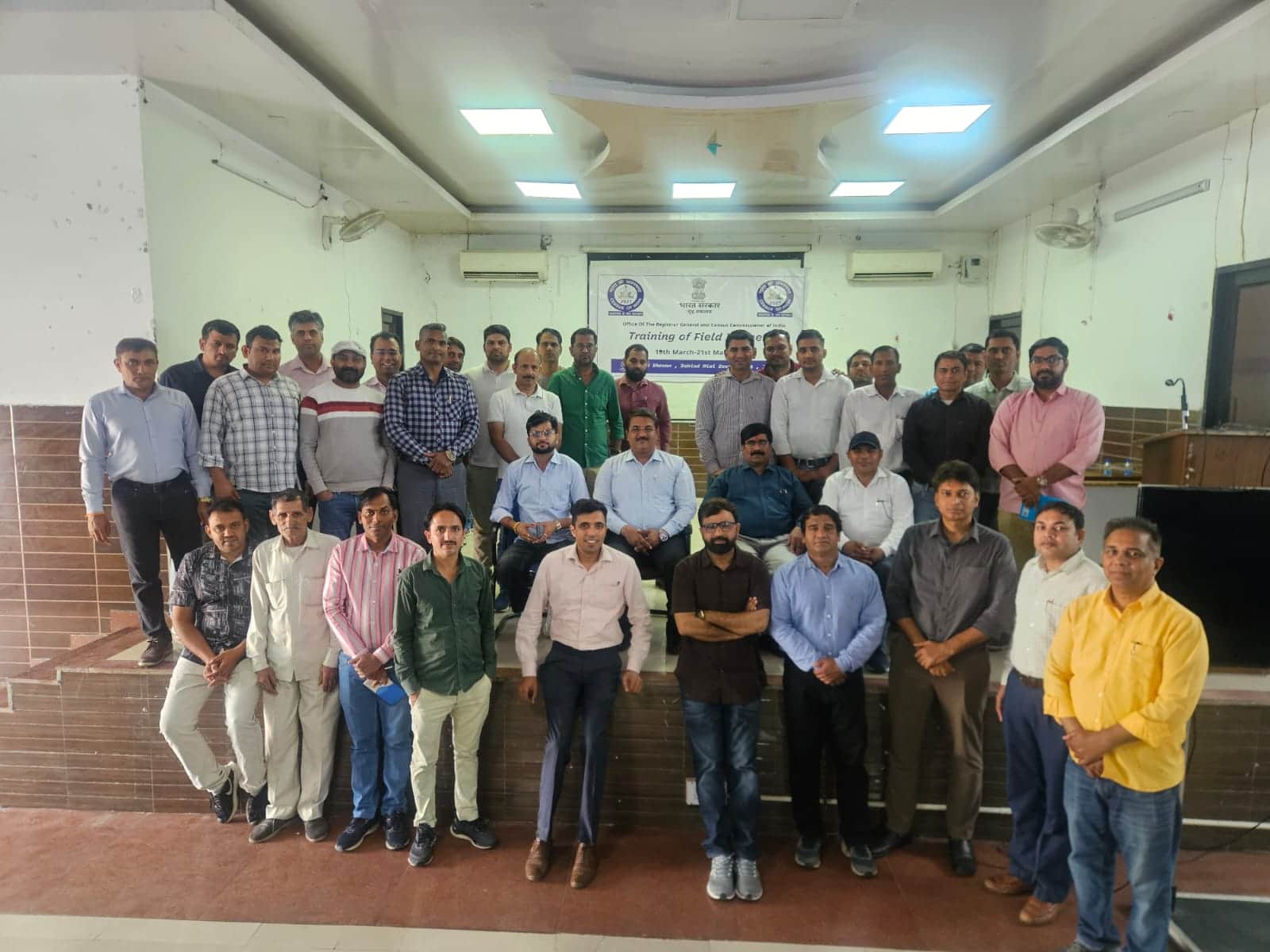 21jjrp06-संवाद भवन में आयोजित तीन दिवसीय प्रशिक्षण कार्यशाला के समापन अवसर पर उपस्थित फील्ड ट्र