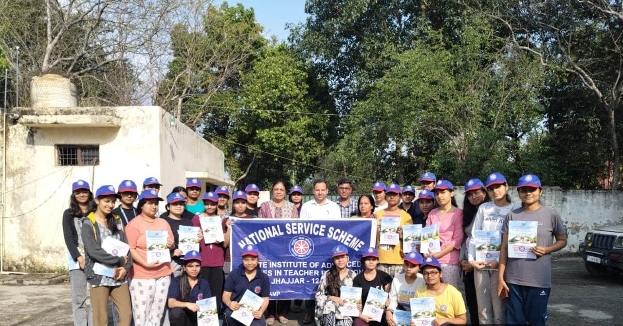 21jjrp22- एनएसएस कैंप में  मौजूद विद्यार्थी व स्टाफ सदस्य। स्रोत- संस्थान