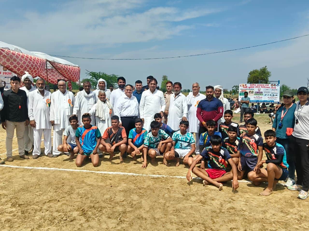 22जेएनडी 36: कबड्डी प्रतियोगिता में खिलाड़ियों को आशीर्वाद देने पहुंचे कर्मवीर सैनी। ग्रामीण