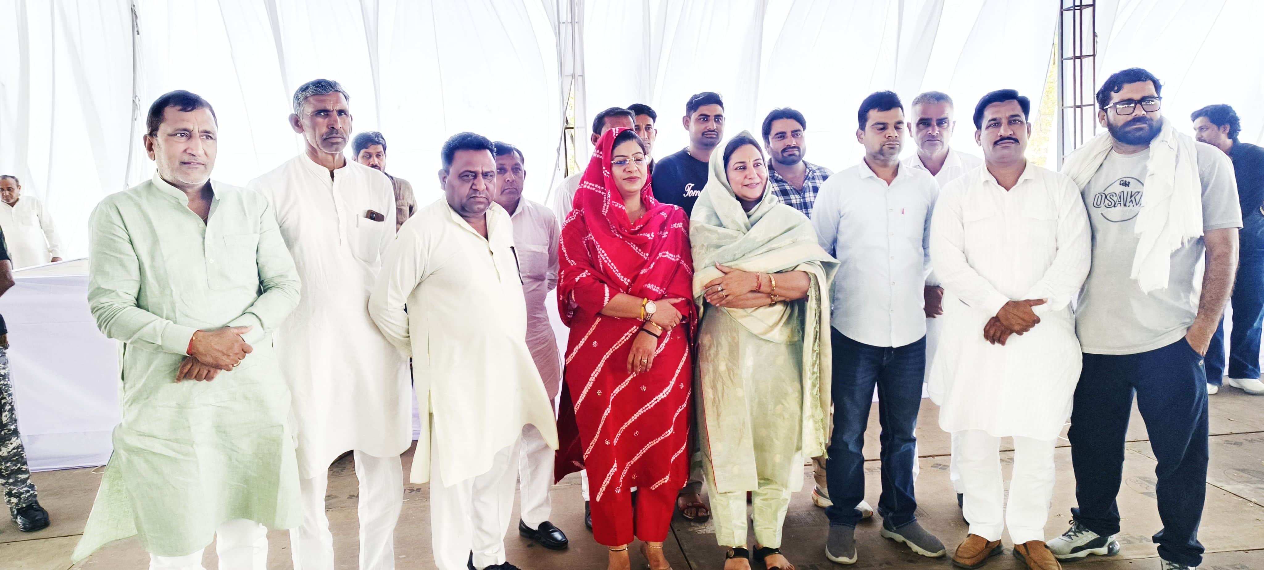 22जेएनडी22: युवा सम्मेलन स्थल का दौरा करते हुए इनेलो महिला प्रदेश प्रभारी सुनैना चौटाला। स्रोत 