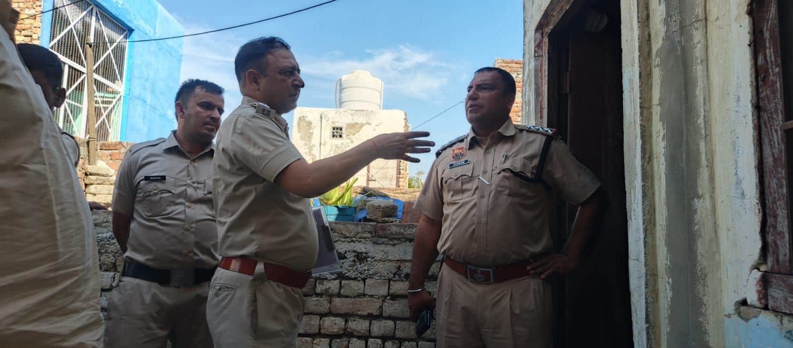 22जेएनडी24: मौके पर पहुंची पुलिस जांच करते हुए। संवाद